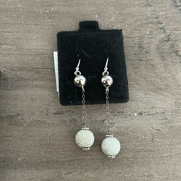 NWT Silver Drop Earrings - Picture 1 of 2